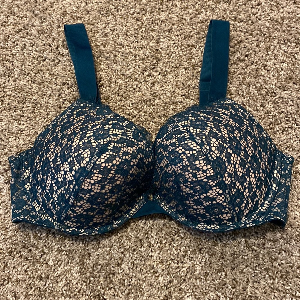 Victoria’s Secret eyelash lace Very Sexy Push-Up Bra